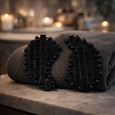 Black obsidian cooling eye masks