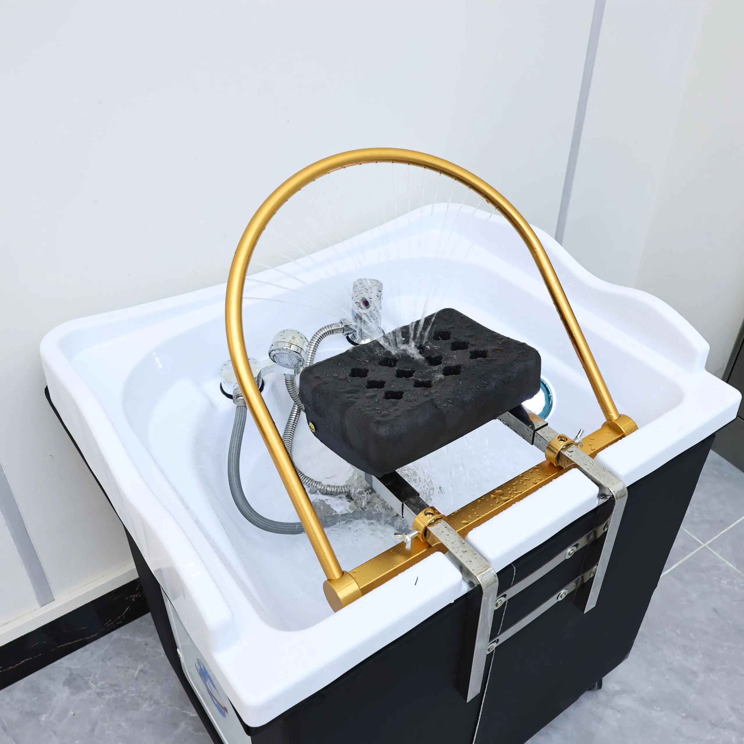 Sakura Plumbed Head Spa - Image 3