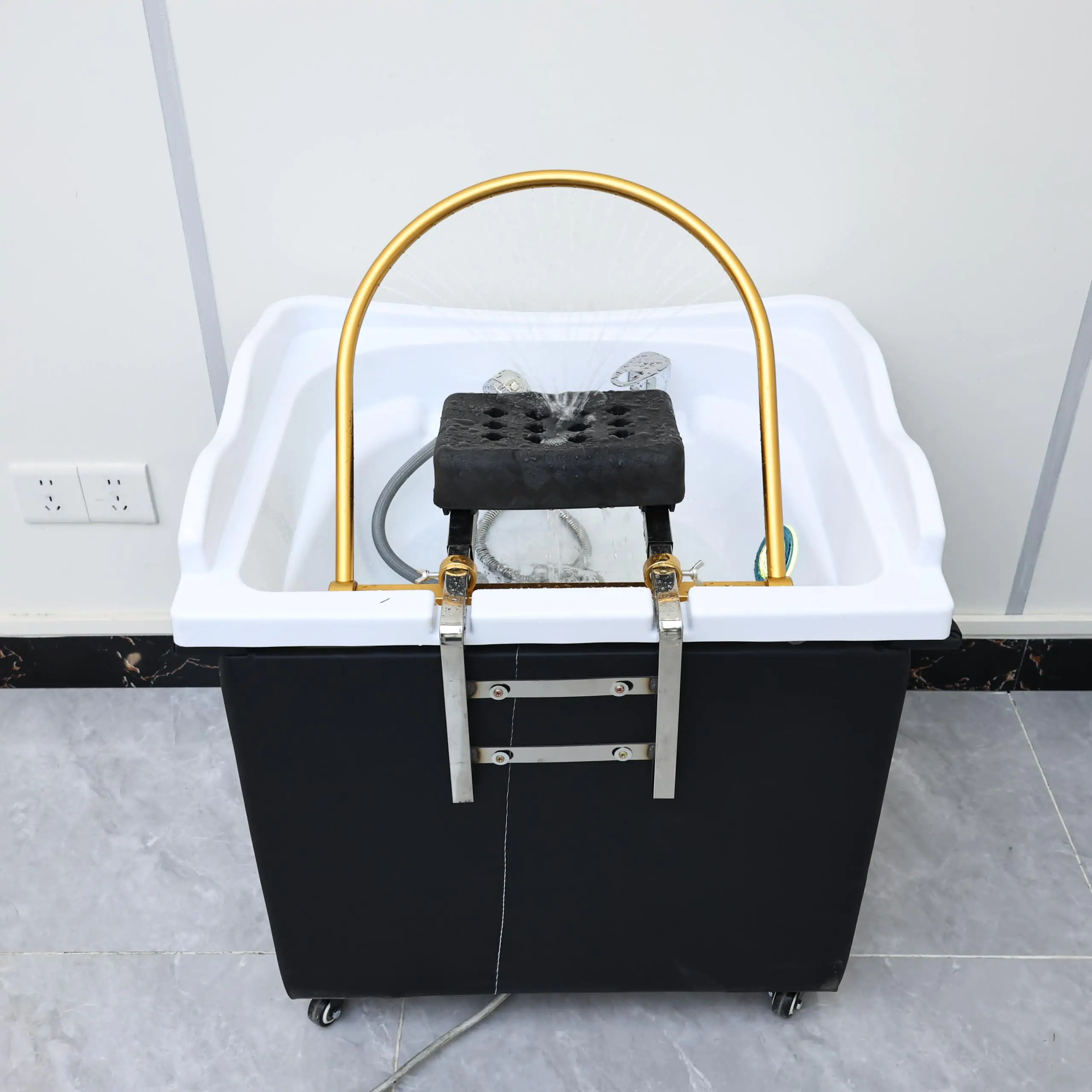 Sakura Plumbed Head Spa - Image 6